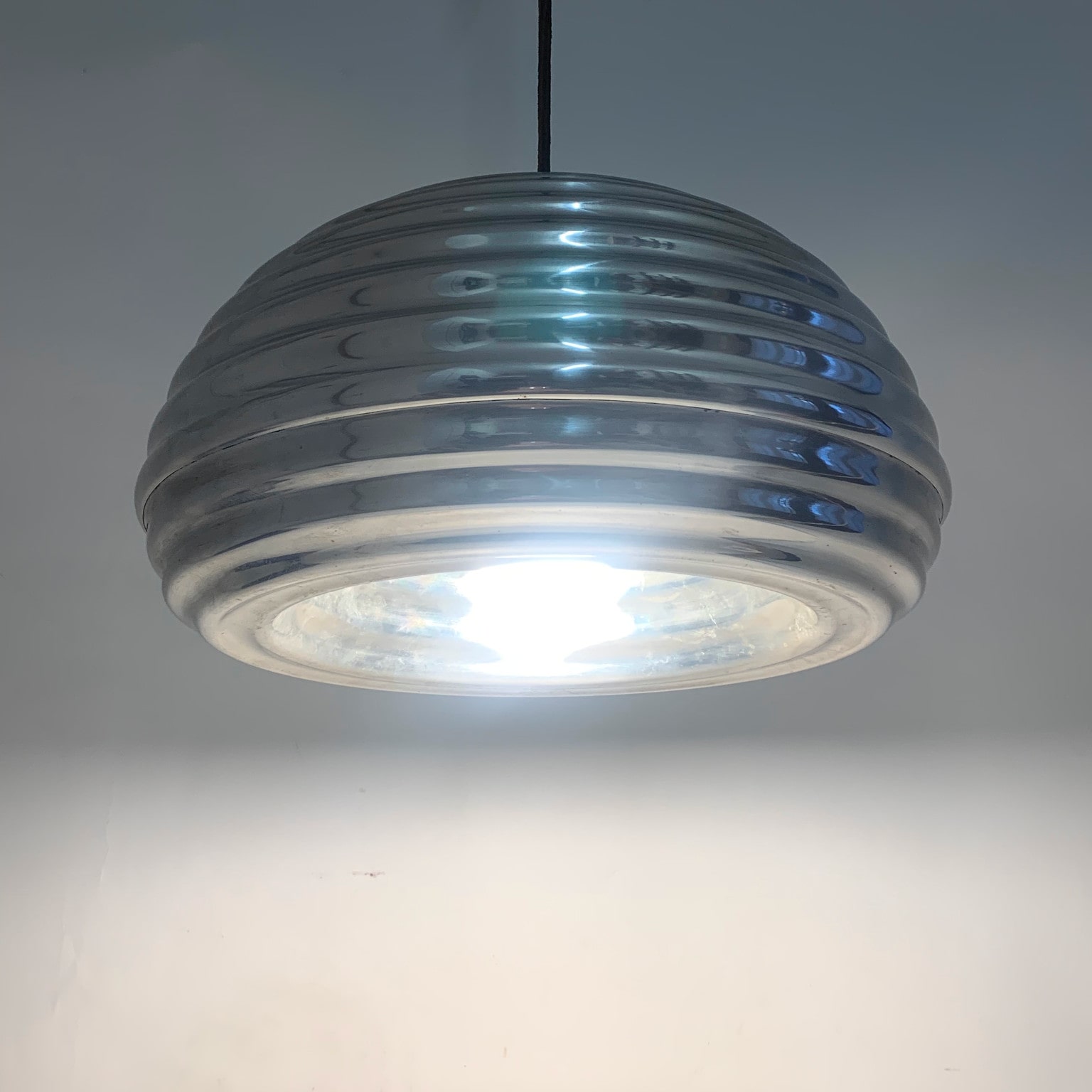 Achille & Piergiacomo Castiglioni <br>per Flos <br> Lampada a sospensione mod. Splugen Brau - immagine 3