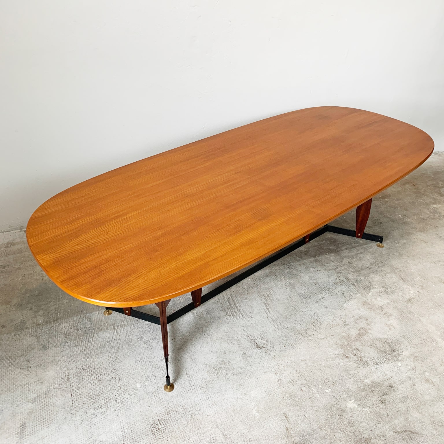 Gigi Radice attr. <br> Grande tavolo ovale anni 50 - immagine 3
