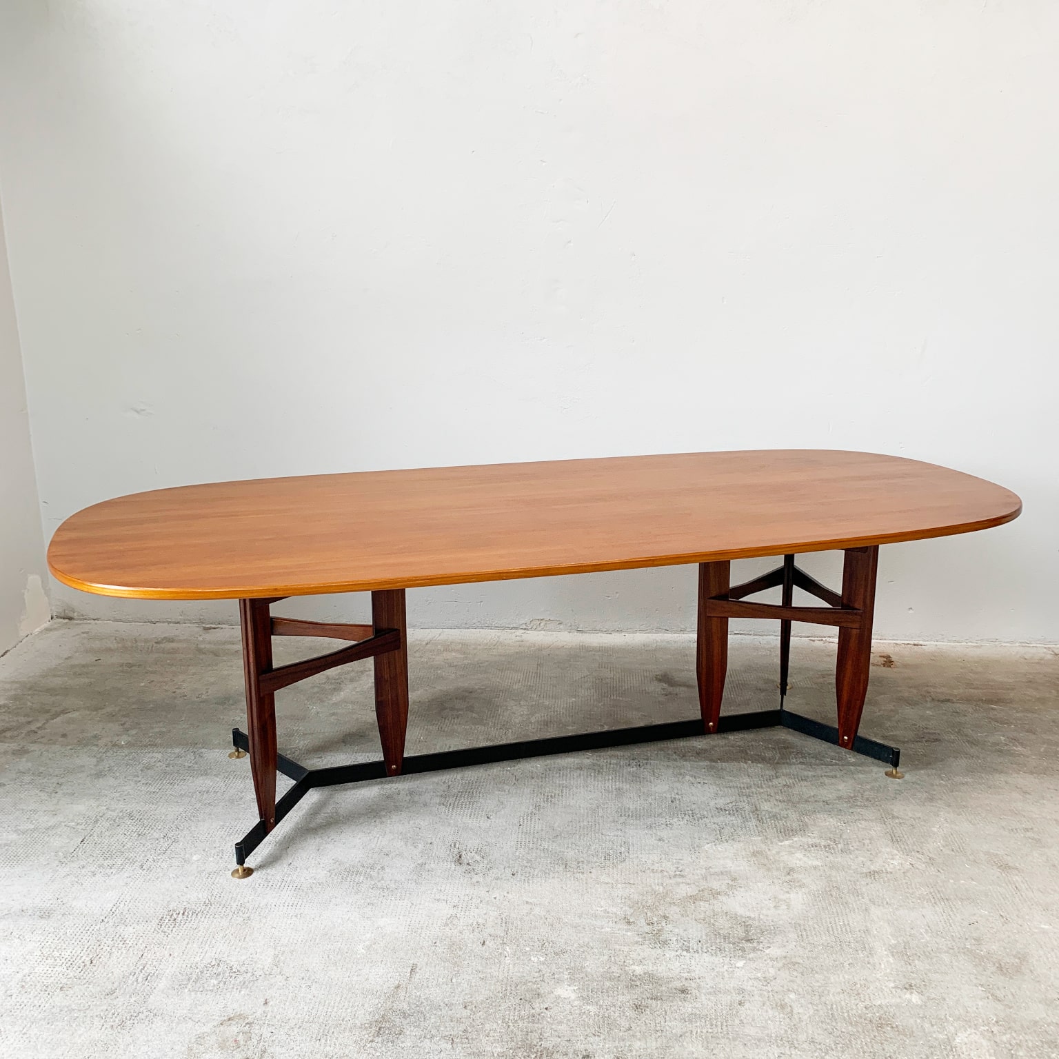 Gigi Radice attr. <br> Grande tavolo ovale anni 50