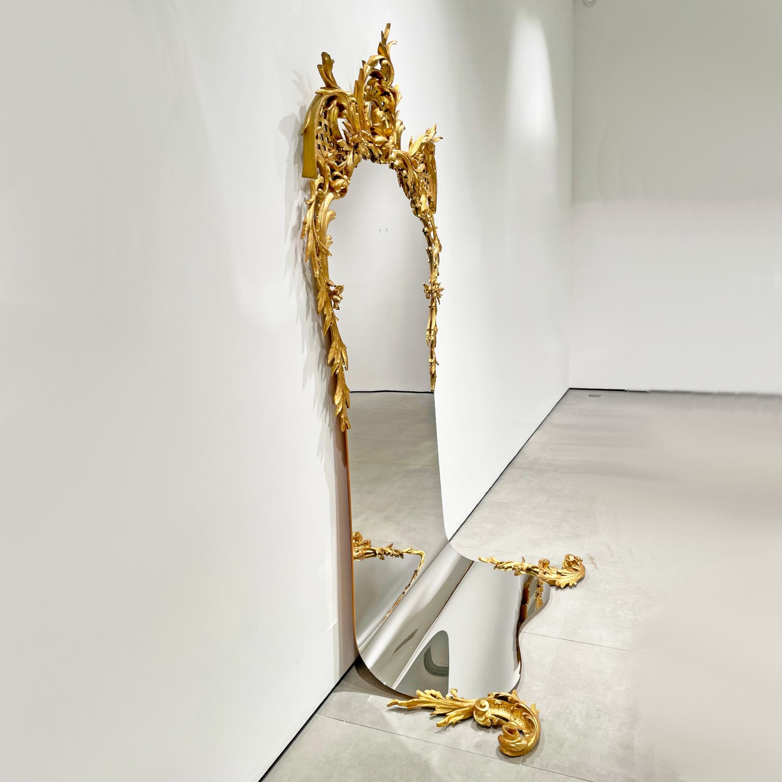 METAMORPHOSIS <br> Specchiera pezzo unico <br> by Giampiero Romanò - immagine 2