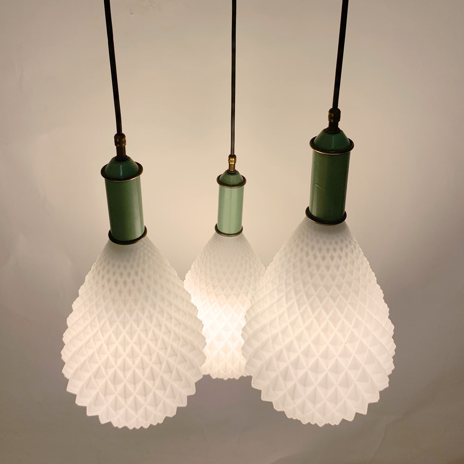 Lampadario anni 50 con 3 vetri pendenti - immagine 3