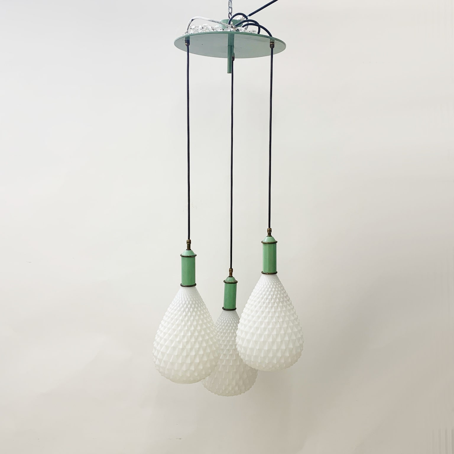 Lampadario anni 50 con 3 vetri pendenti - immagine 4