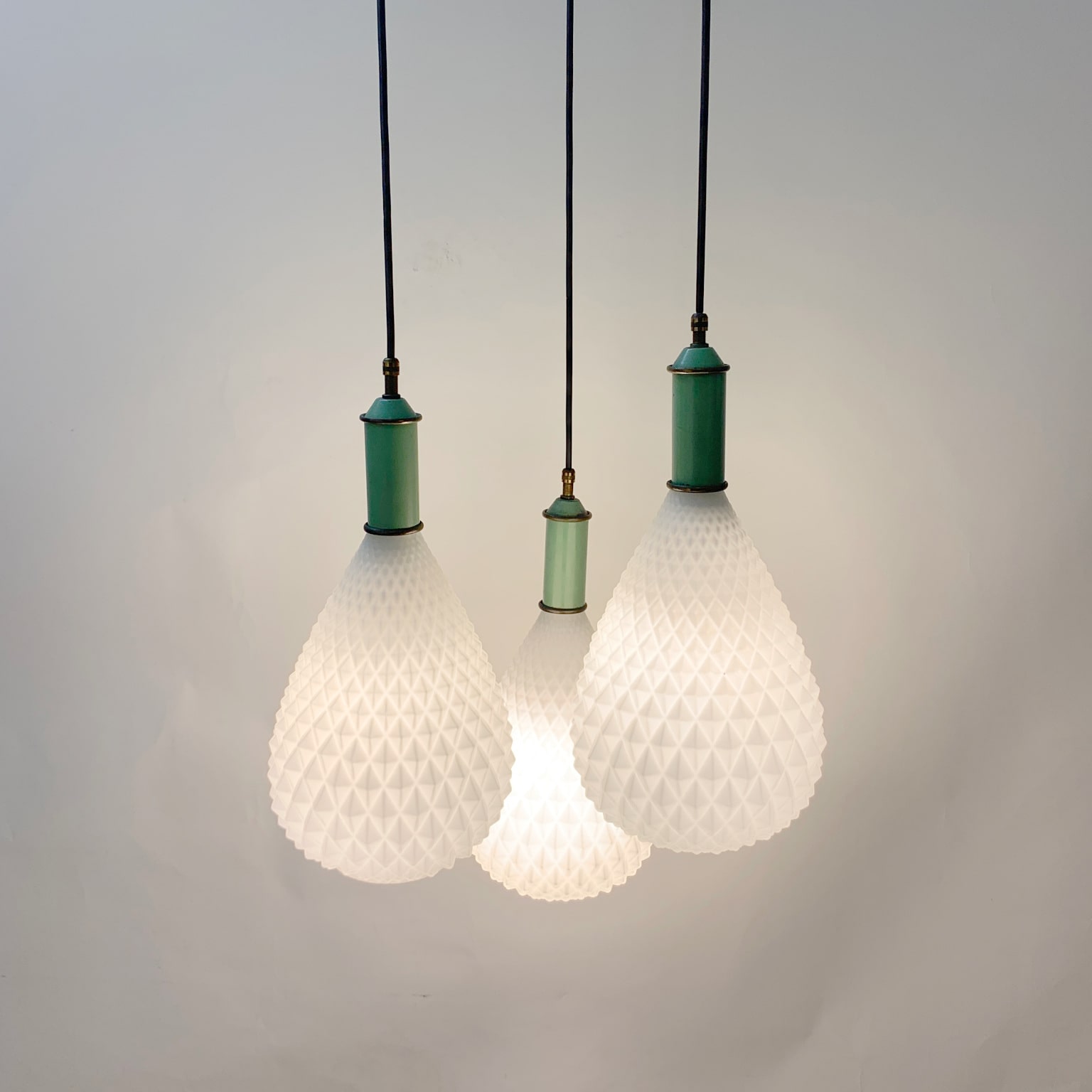 Lampadario anni 50 con 3 vetri pendenti - immagine 7