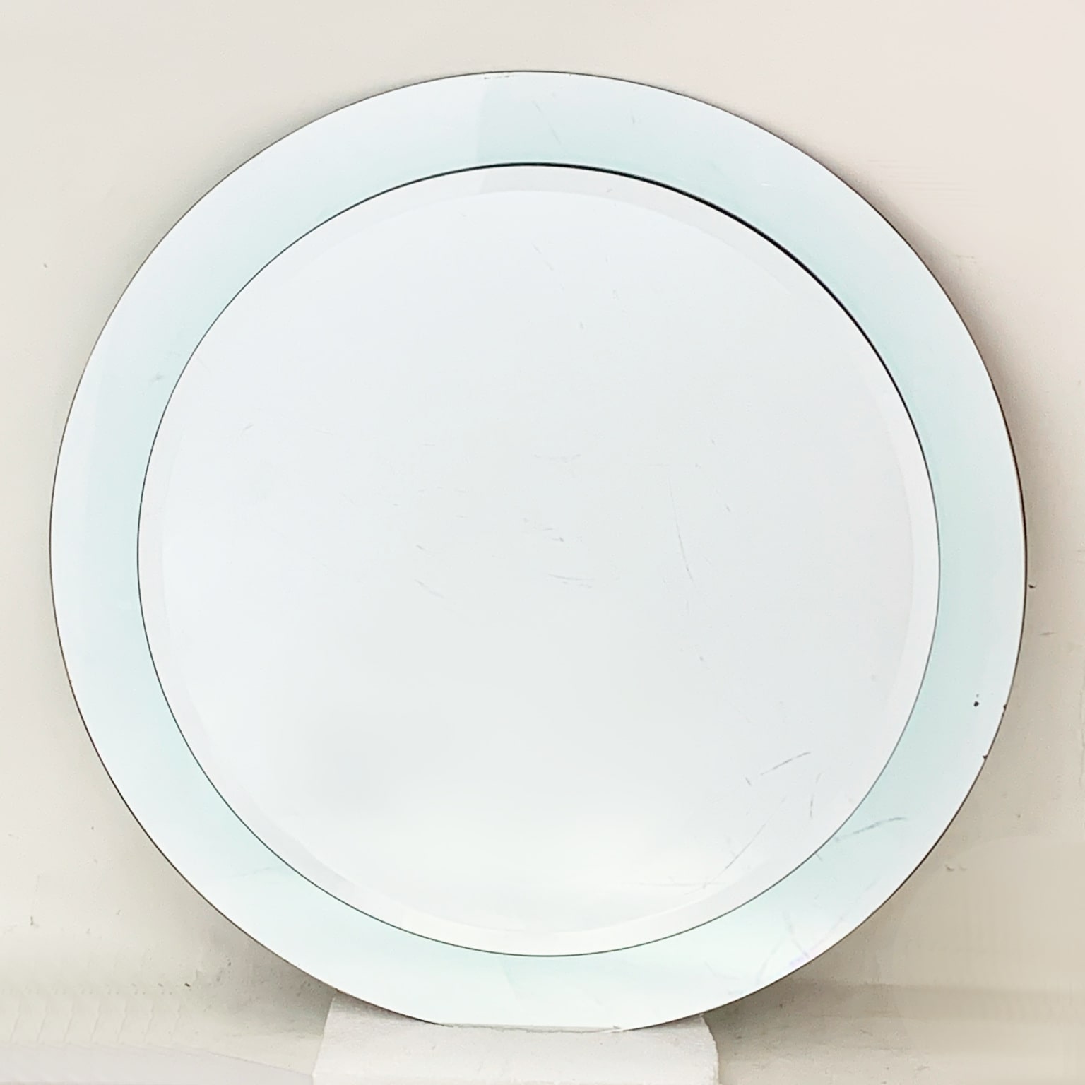 Specchiera tonda in vetro molato <br> Italia anni 60