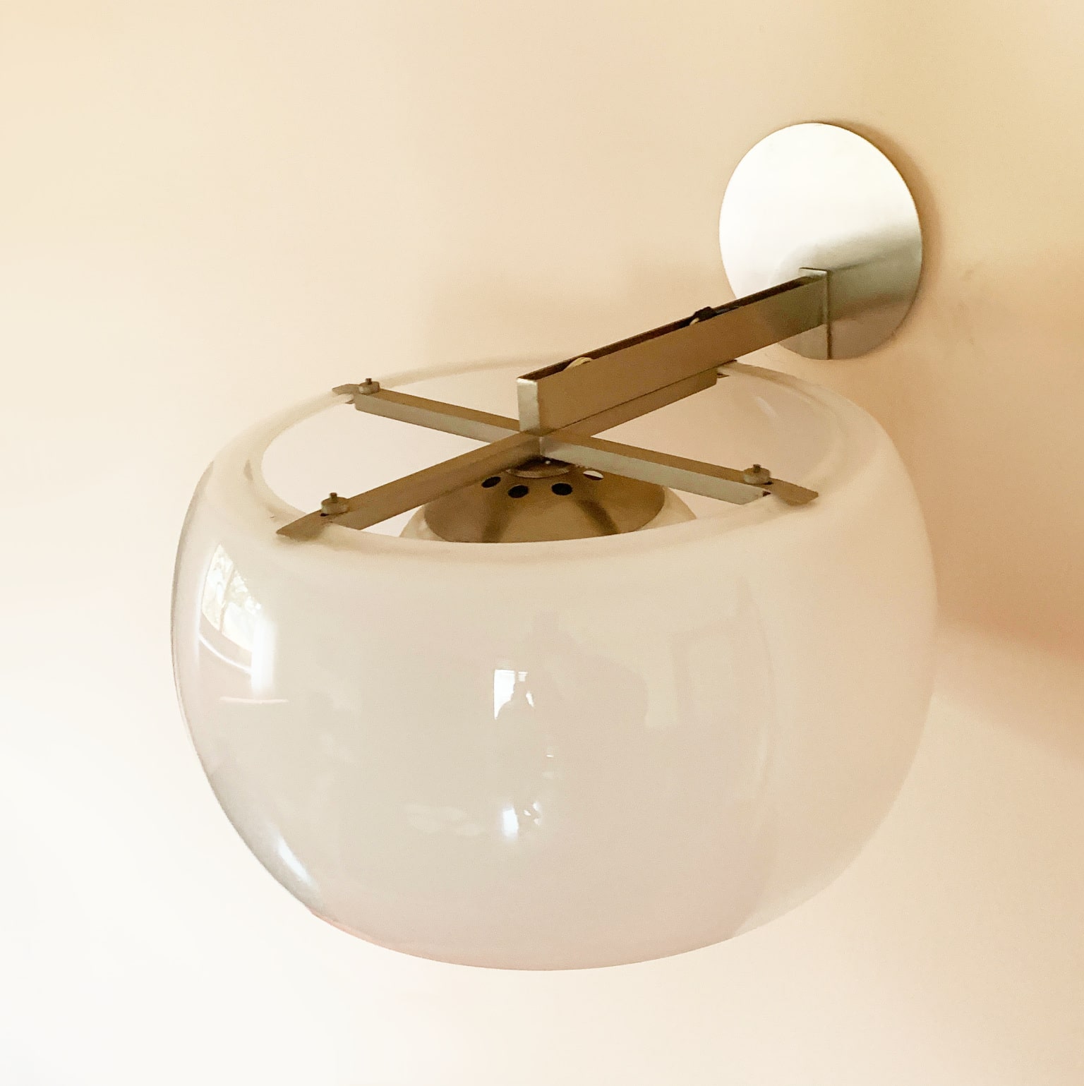 Vico Magistretti per Artemide <br> Lampada da parete mod. Clinio anni 70 - immagine 4