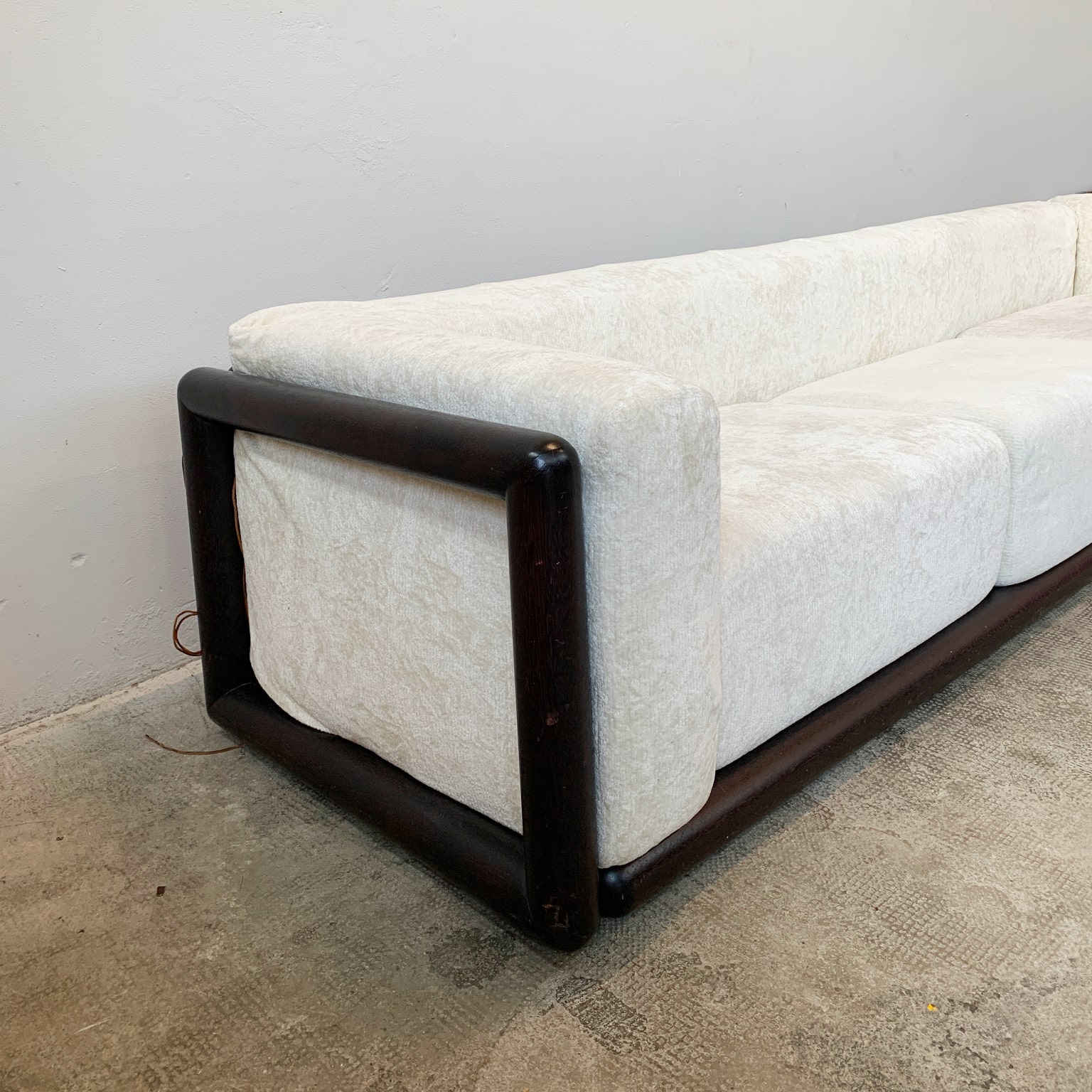 Carlo Scarpa per Simon Gavina <br> Divano a 3 posti mod. Cornaro, 1972 - immagine 6