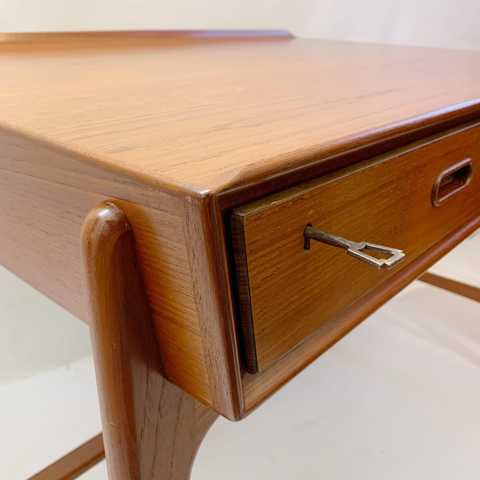 Svend Aage Madsen per Sigurd Hansen <br> Scrivania in teak anni 60 - immagine 7