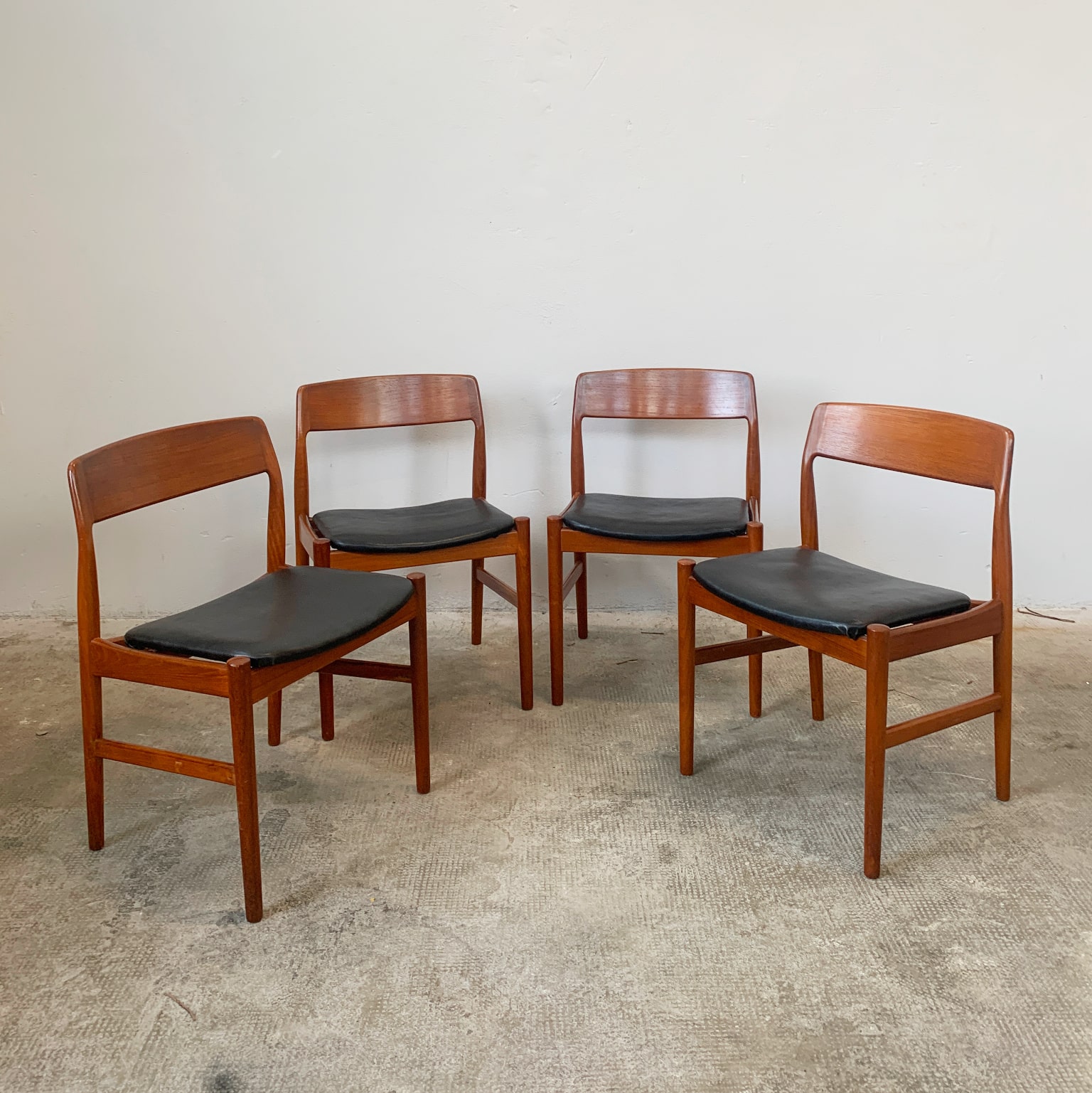 Niels Otto Möller per JLMollers attr. <br> Gruppo di 4 sedie in teak anni 60 - immagine 2