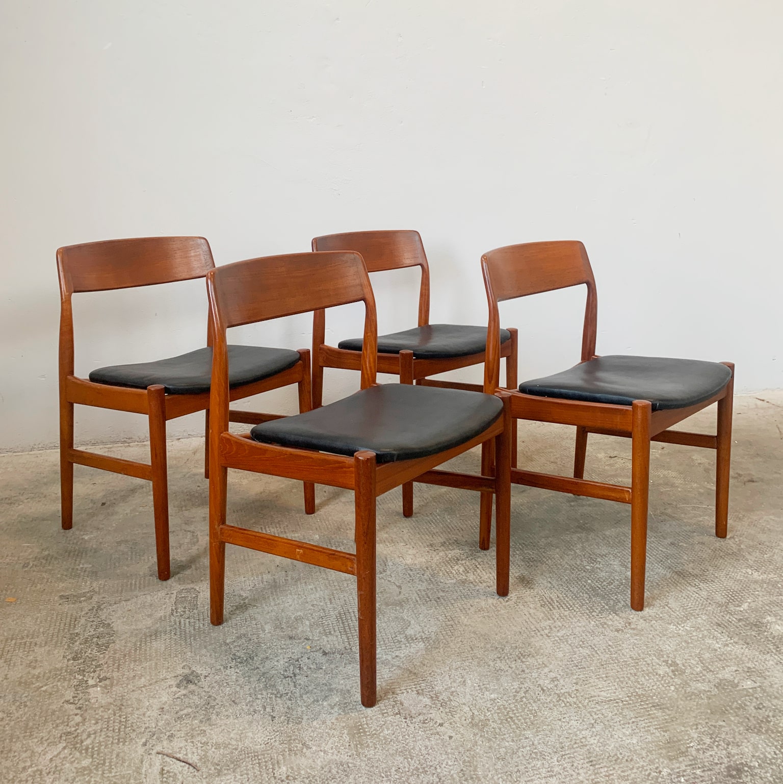 Niels Otto Möller per JLMollers attr. <br> Gruppo di 4 sedie in teak anni 60