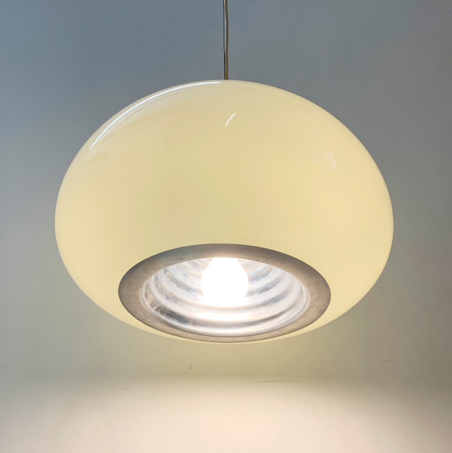Achille e Piergiacomo Castiglioni per Flos <br> Lampada a sospensione mod. Black & White, 1965 - immagine 12