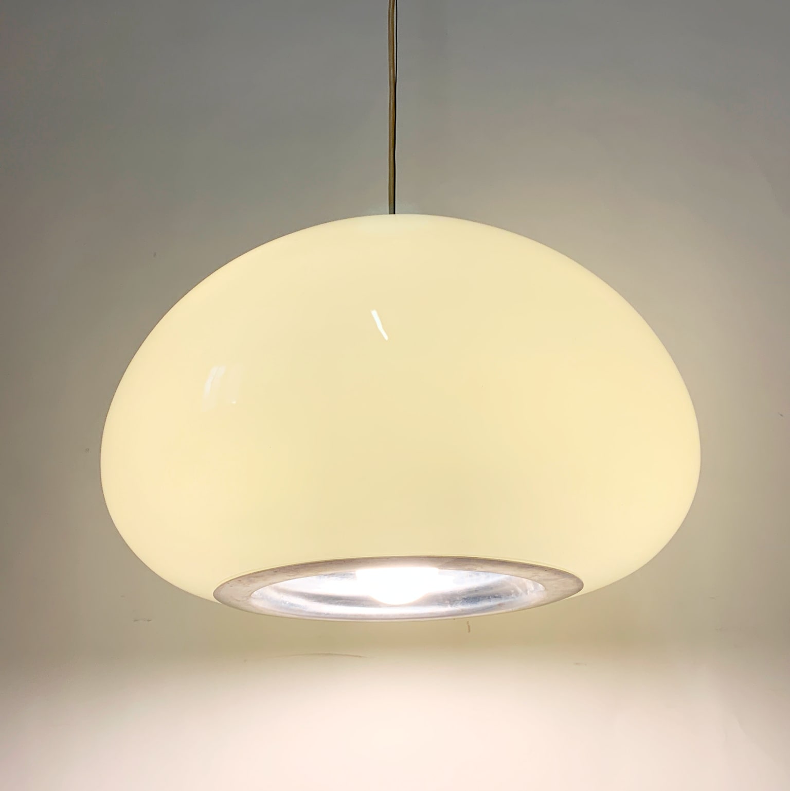 Achille e Piergiacomo Castiglioni per Flos <br> Lampada a sospensione mod. Black & White, 1965 - immagine 2