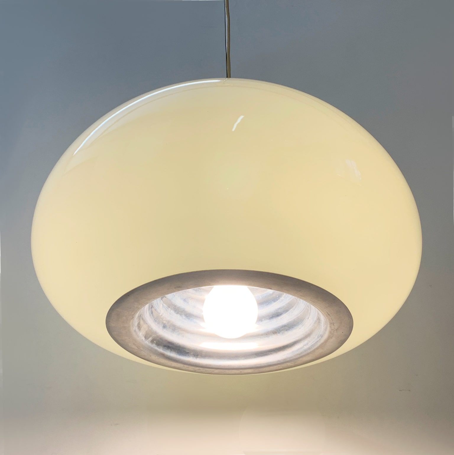 Achille e Piergiacomo Castiglioni per Flos <br> Lampada a sospensione mod. Black & White, 1965