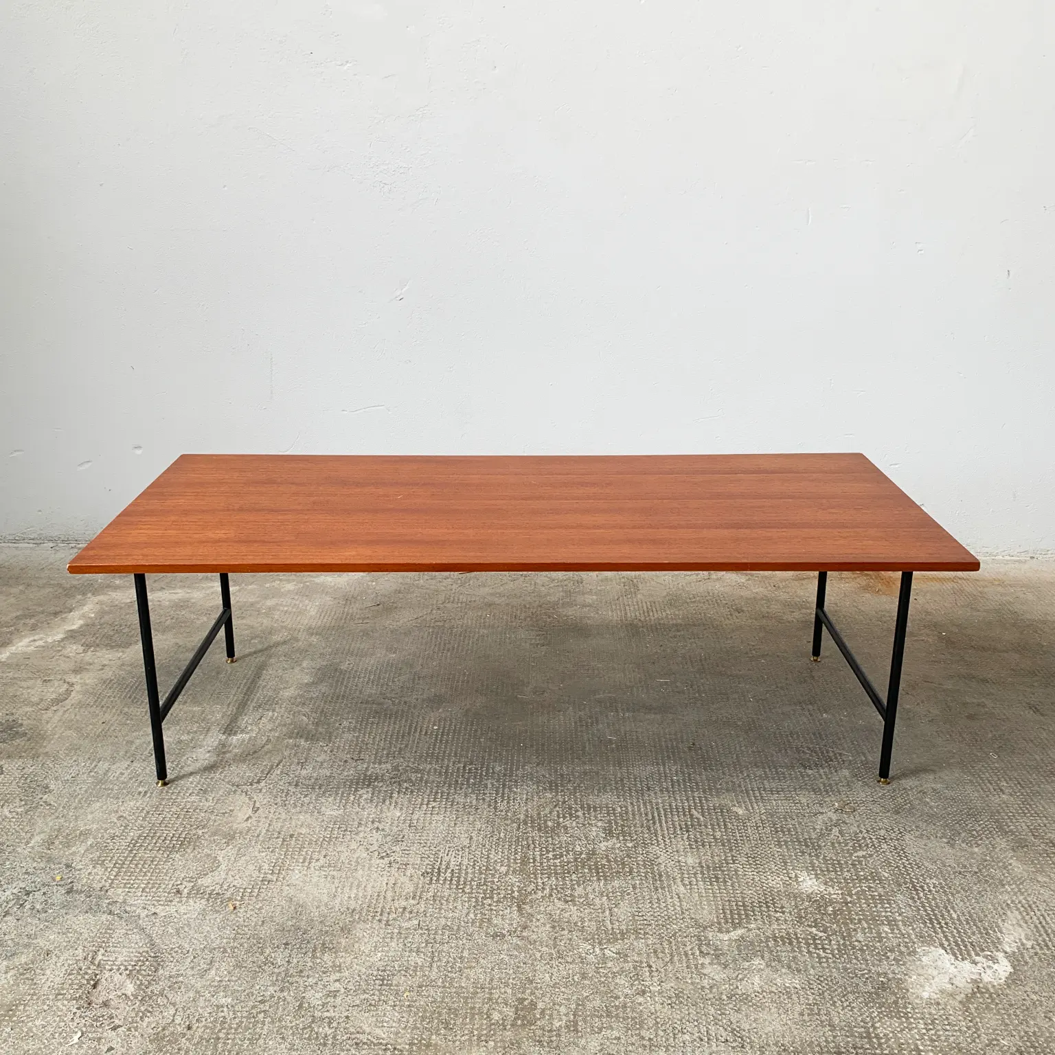 Tavolino rettangolare in teak <br> Italia anni 60 - immagine 2
