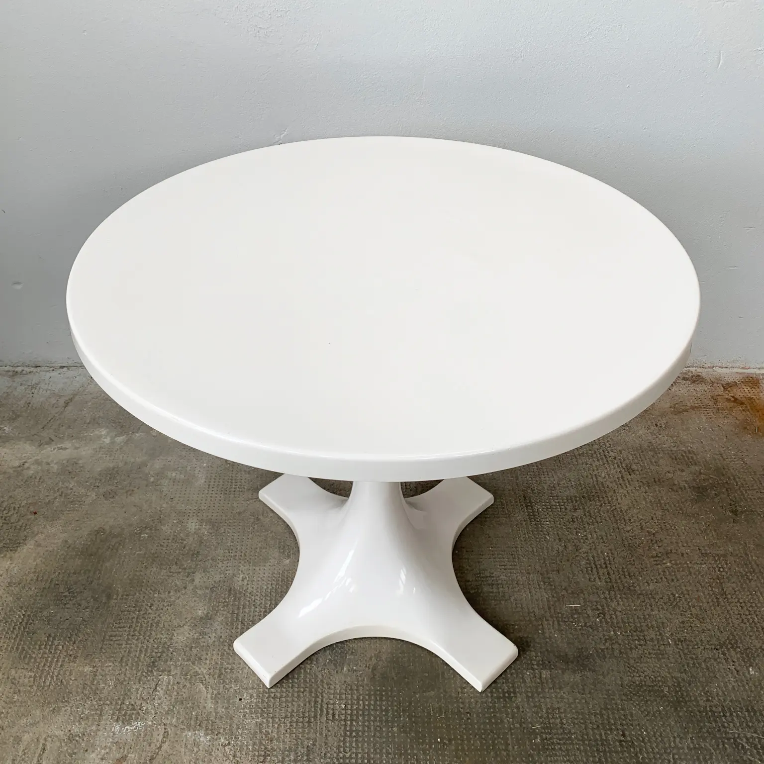 Ignazio Gardella e Anna Castelli per Kartell <br> Tavolo rotondo in vetroresina mod. 4993, 1967 - immagine 3