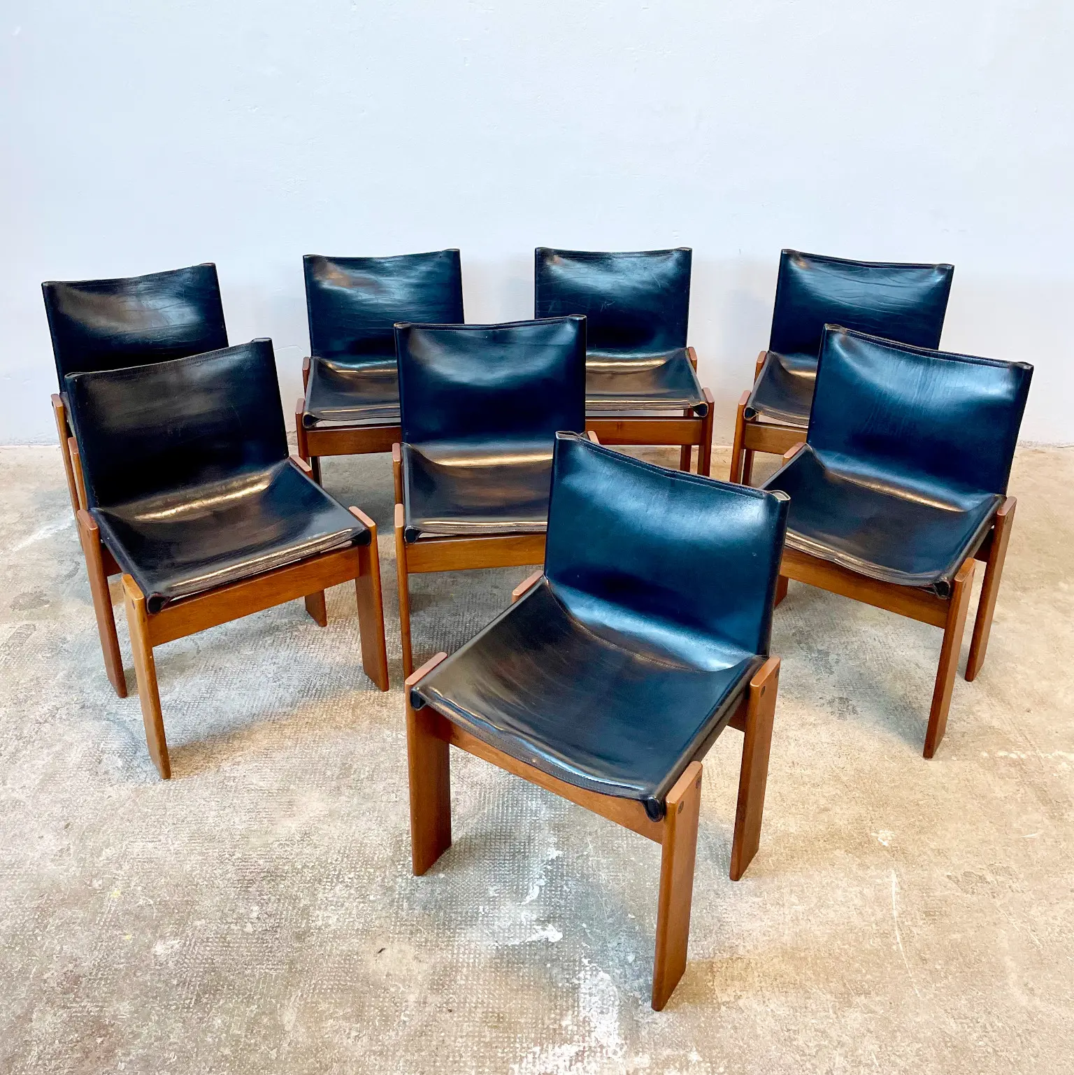 Afra e Tobia Scarpa per Molteni <br> Gruppo di 8 sedie mod. Monk, anni 70 - immagine 2