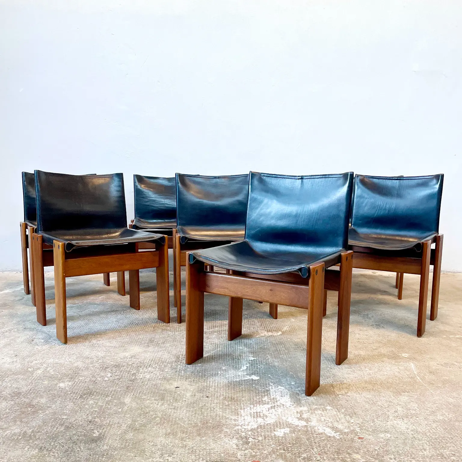 Afra e Tobia Scarpa per Molteni <br> Gruppo di 8 sedie mod. Monk, anni 70 - immagine 8
