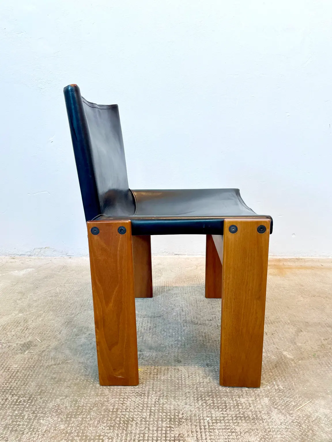 Afra e Tobia Scarpa per Molteni <br> Gruppo di 8 sedie mod. Monk, anni 70 - immagine 5