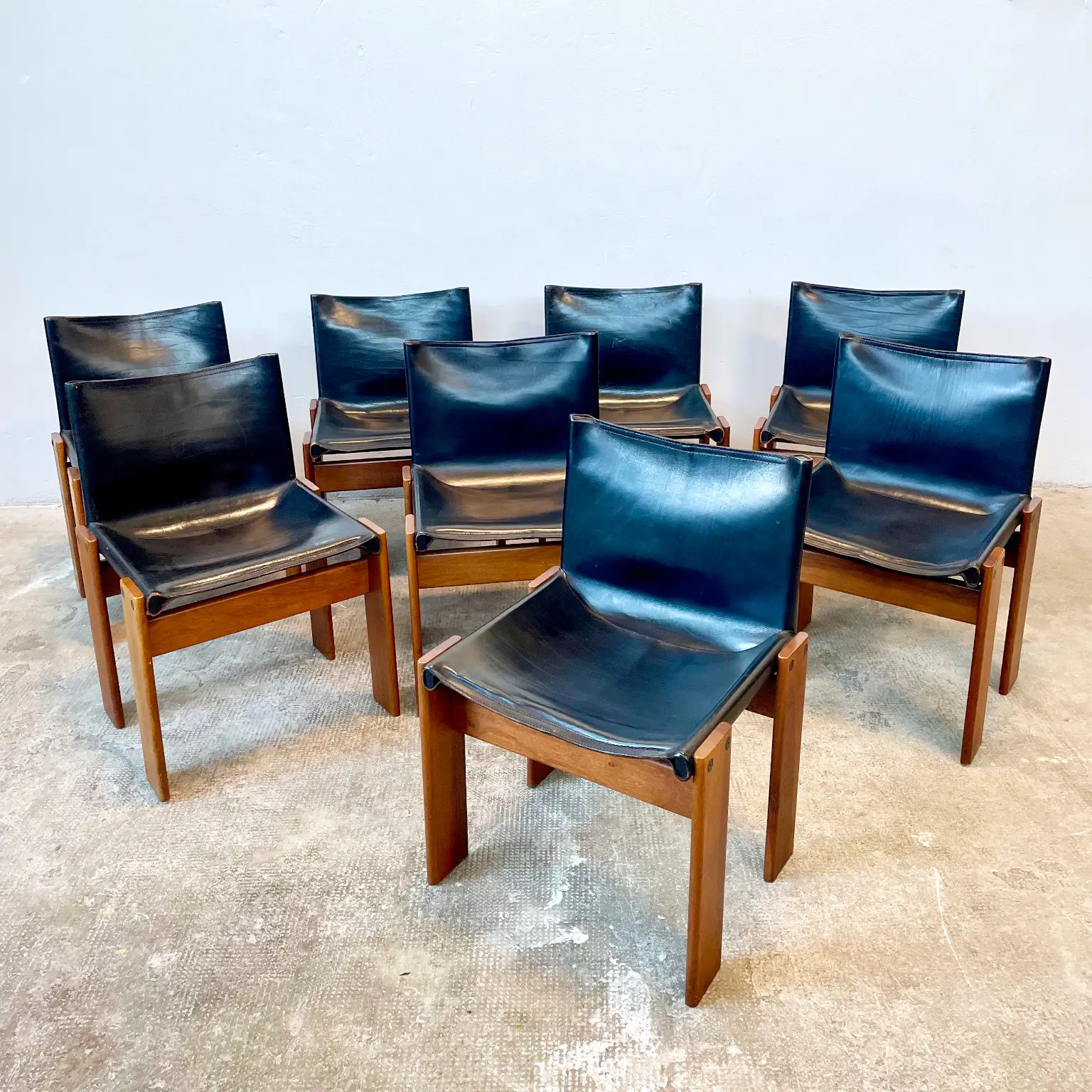 Afra e Tobia Scarpa per Molteni <br> Gruppo di 8 sedie mod. Monk, anni 70