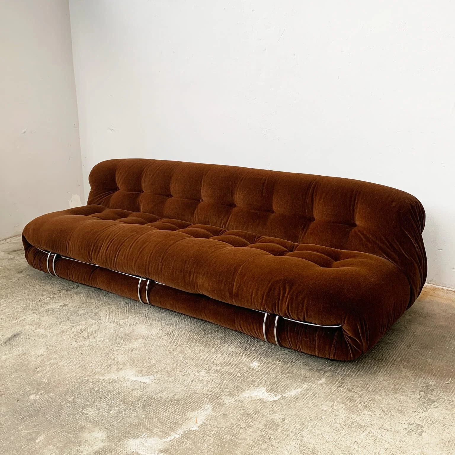 Afra e Tobia Scarpa per Cassina <br> Divano a 3 posti mod. Soriana, anni 70 - immagine 2