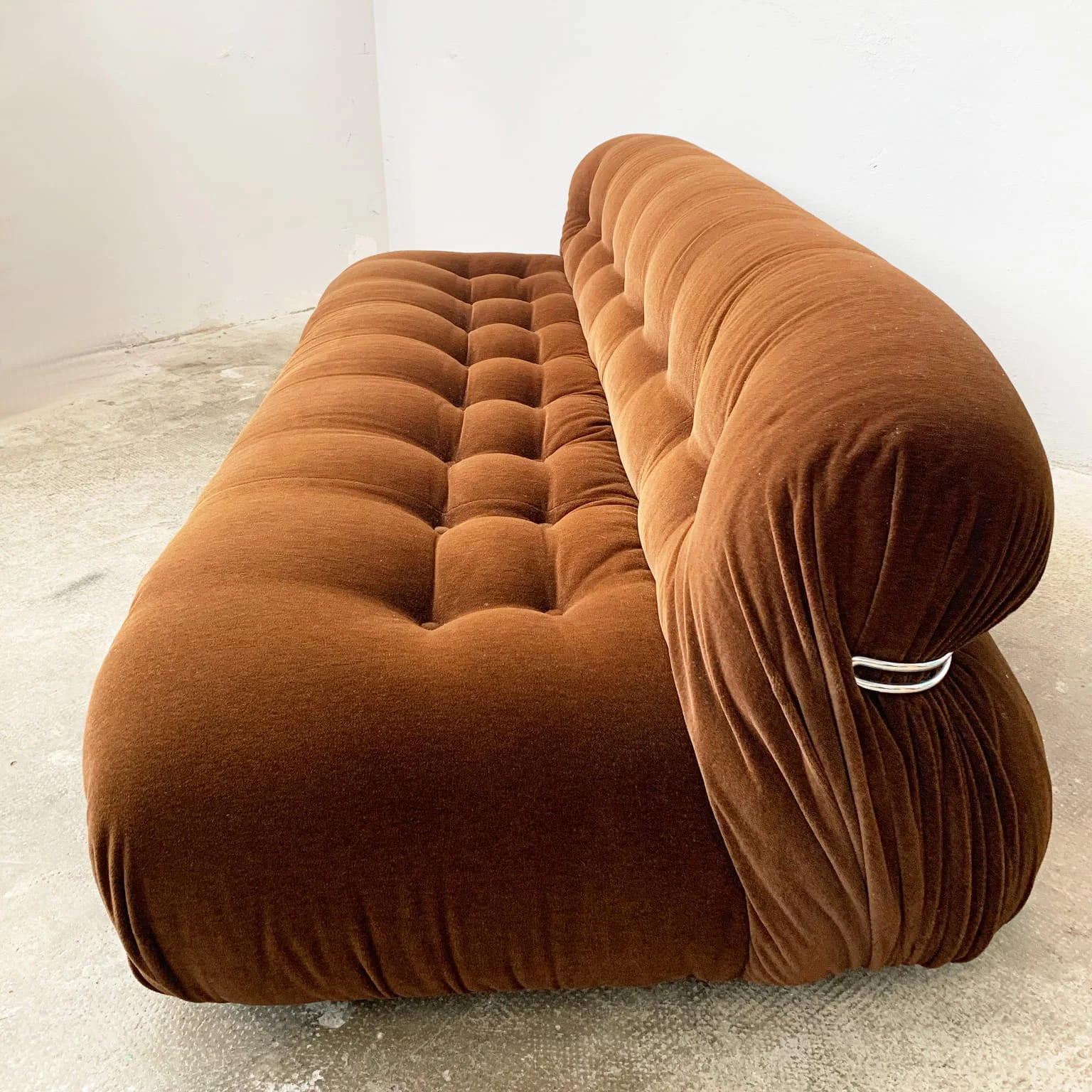 Afra e Tobia Scarpa per Cassina <br> Divano a 3 posti mod. Soriana, anni 70 - immagine 4