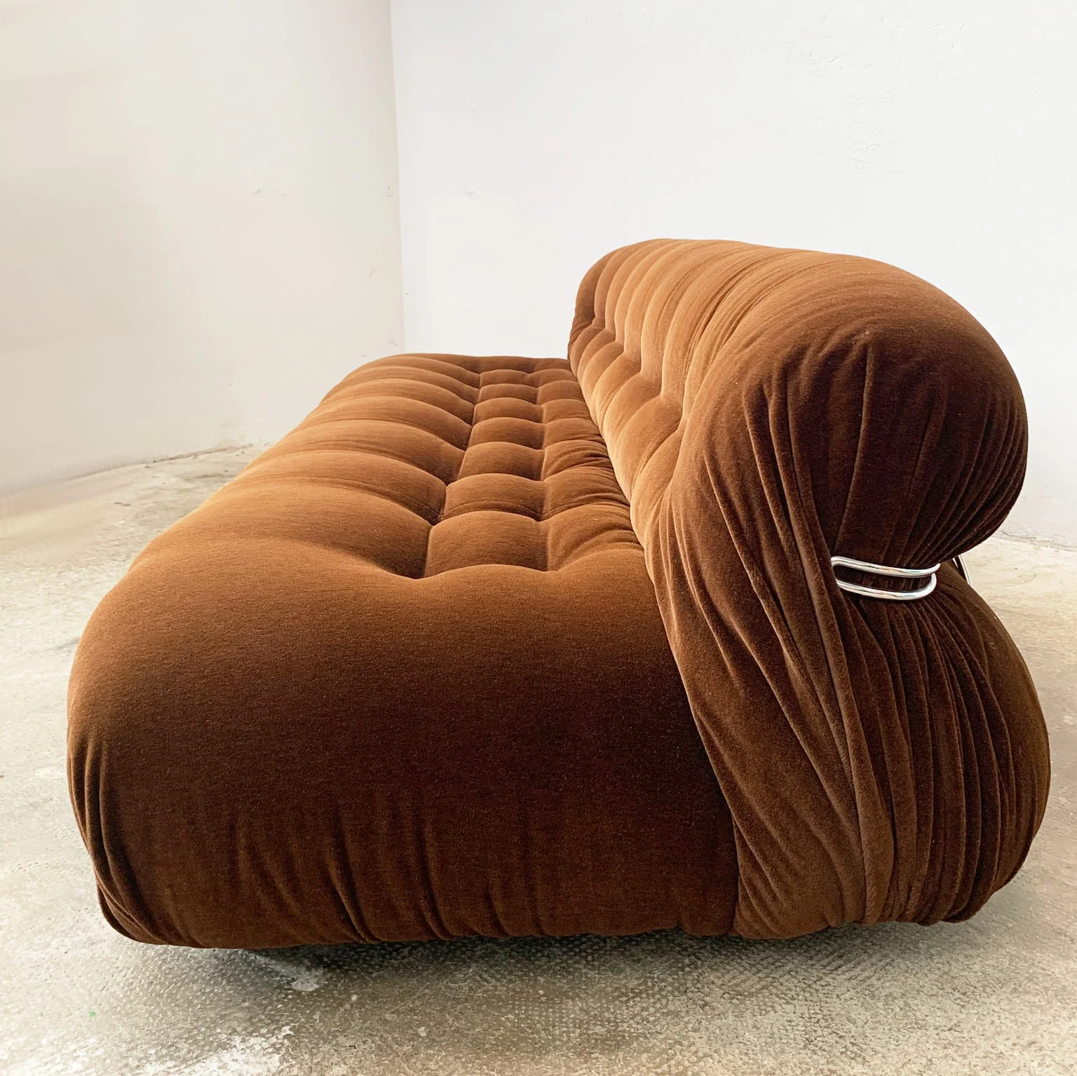 Afra e Tobia Scarpa per Cassina <br> Divano a 3 posti mod. Soriana, anni 70 - immagine 5
