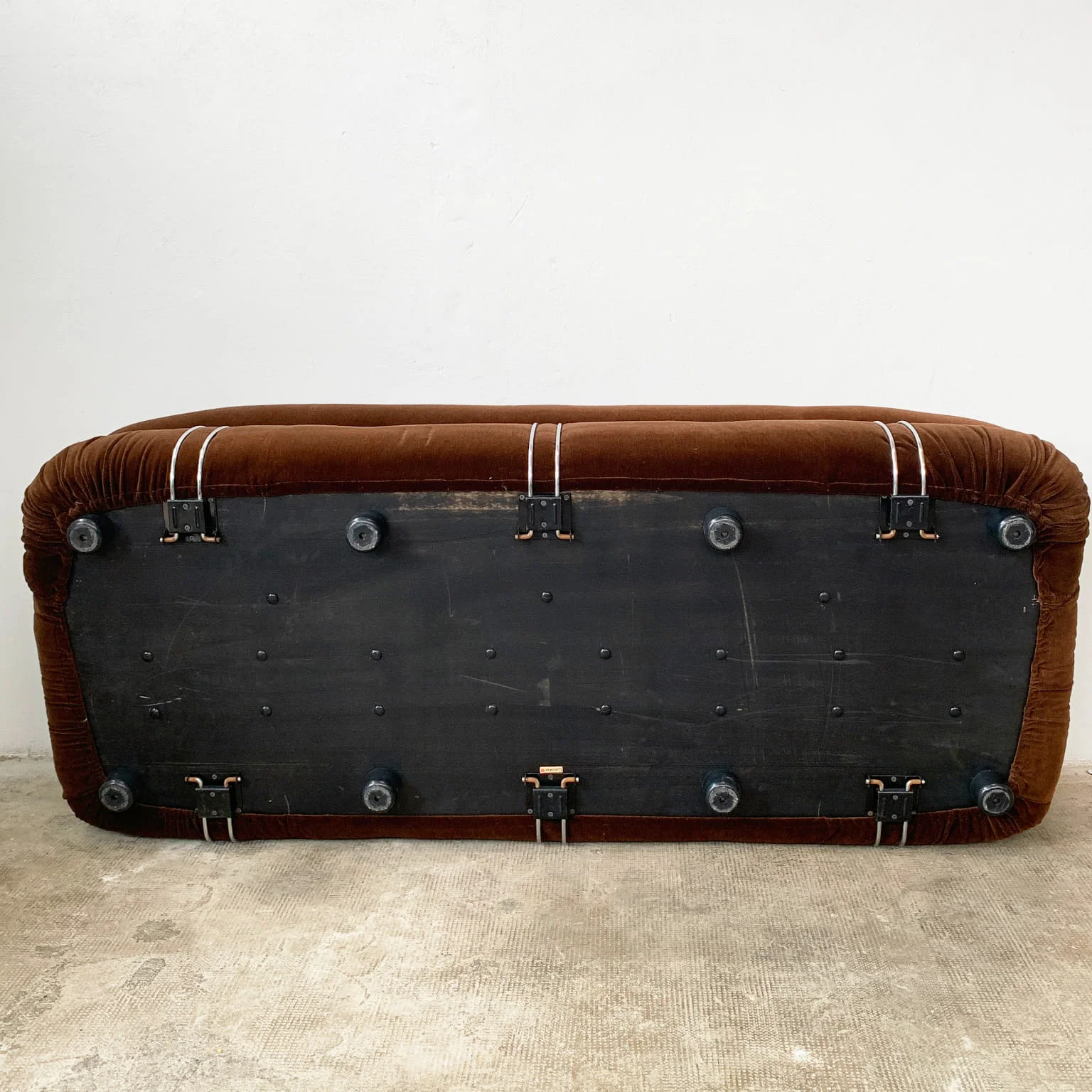 Afra e Tobia Scarpa per Cassina <br> Divano a 3 posti mod. Soriana, anni 70 - immagine 9