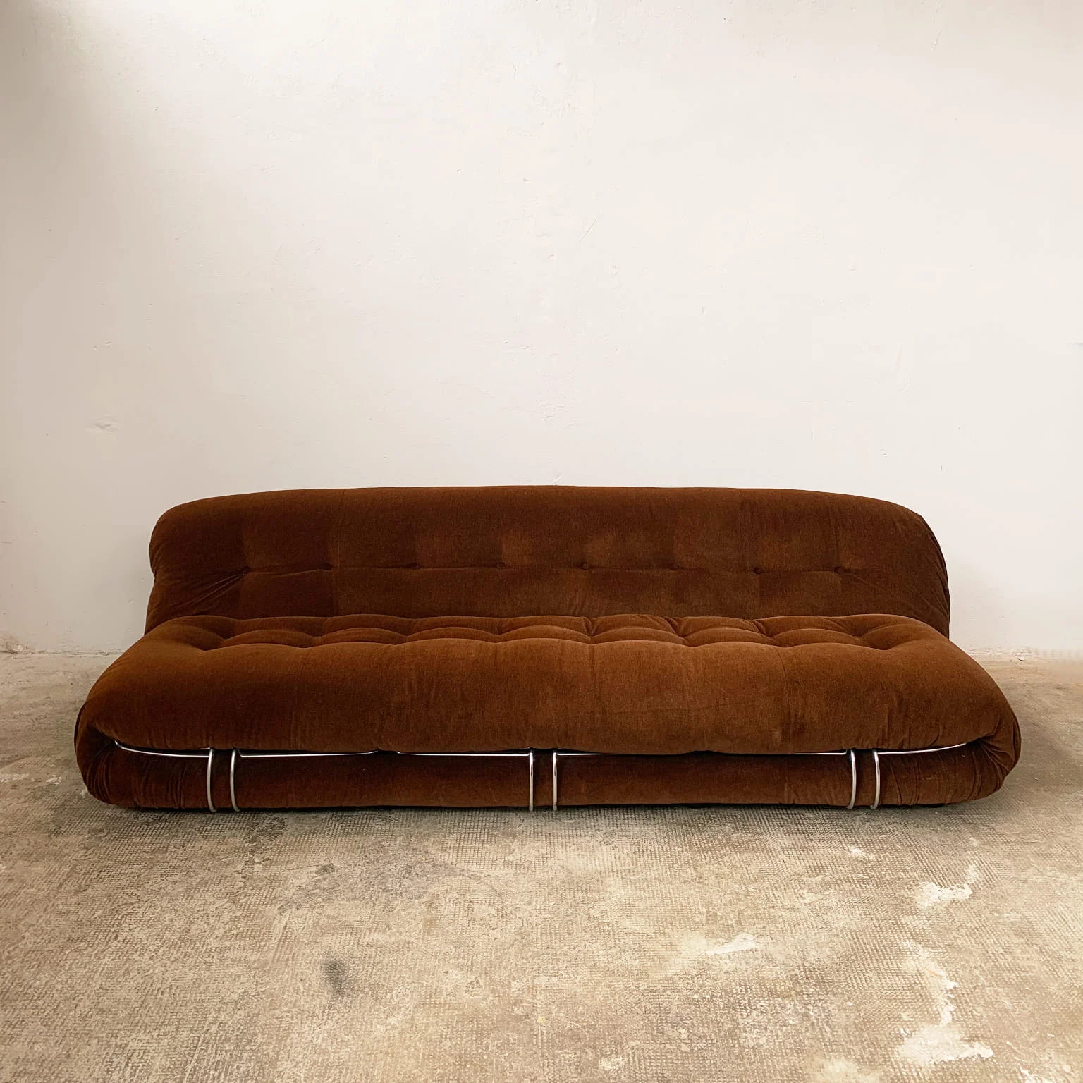 Afra e Tobia Scarpa per Cassina <br> Divano a 3 posti mod. Soriana, anni 70