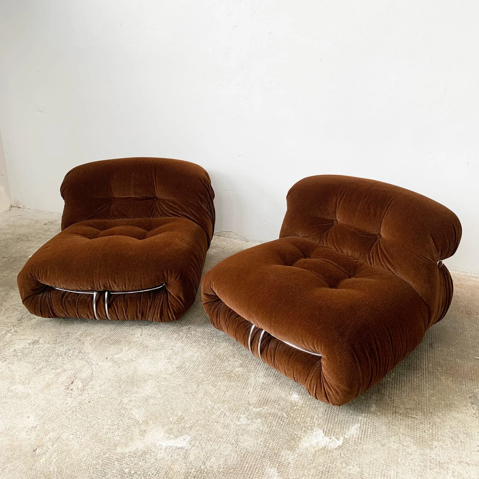 Afra e Tobia Scarpa per Cassina <br> Coppia di poltrone mod. Soriana, anni 70