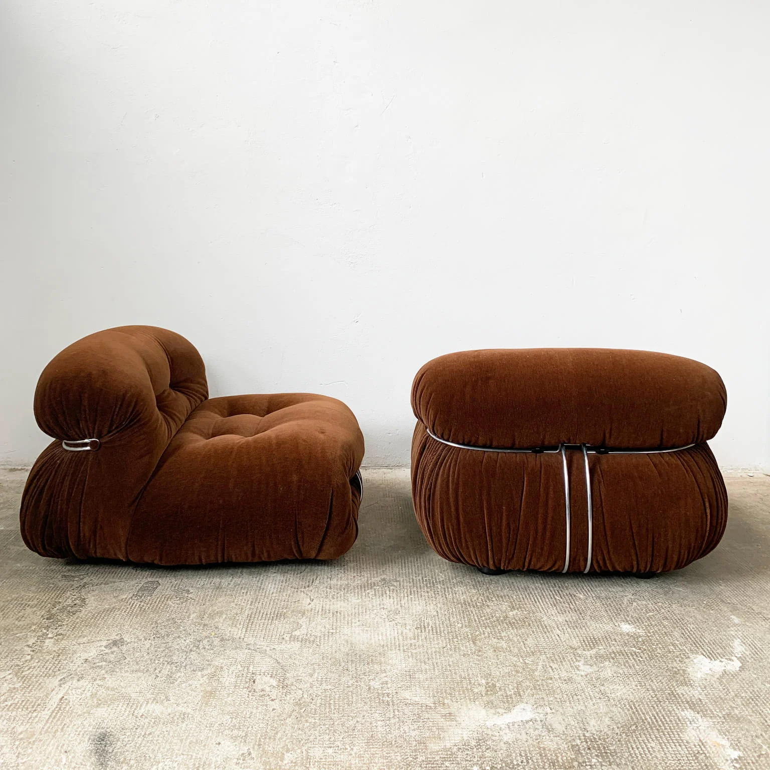 Afra e Tobia Scarpa per Cassina <br> Coppia di poltrone mod. Soriana, anni 70 - immagine 4
