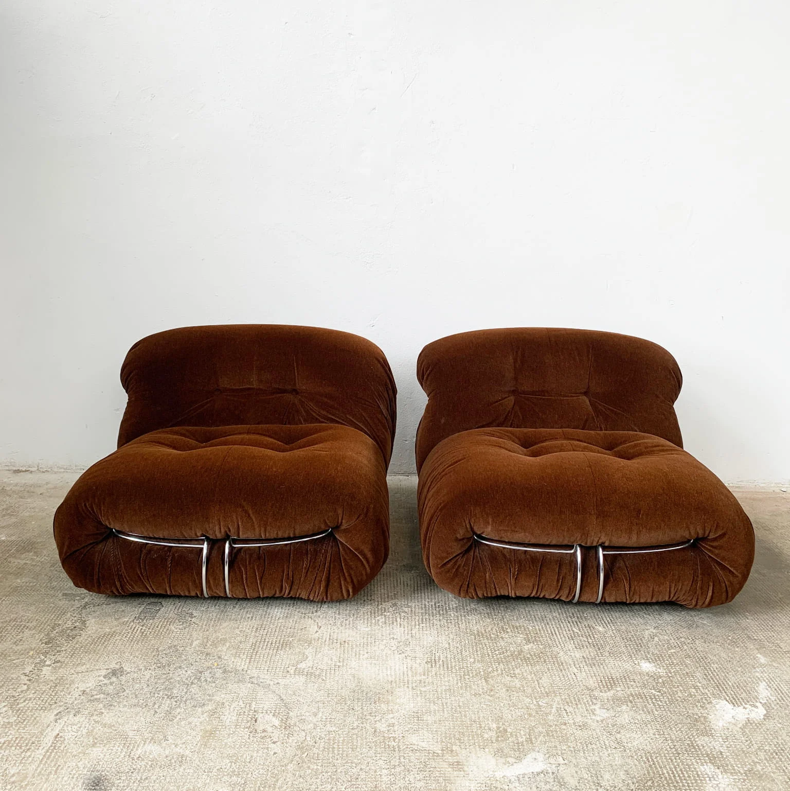 Afra e Tobia Scarpa per Cassina <br> Coppia di poltrone mod. Soriana, anni 70 - immagine 5