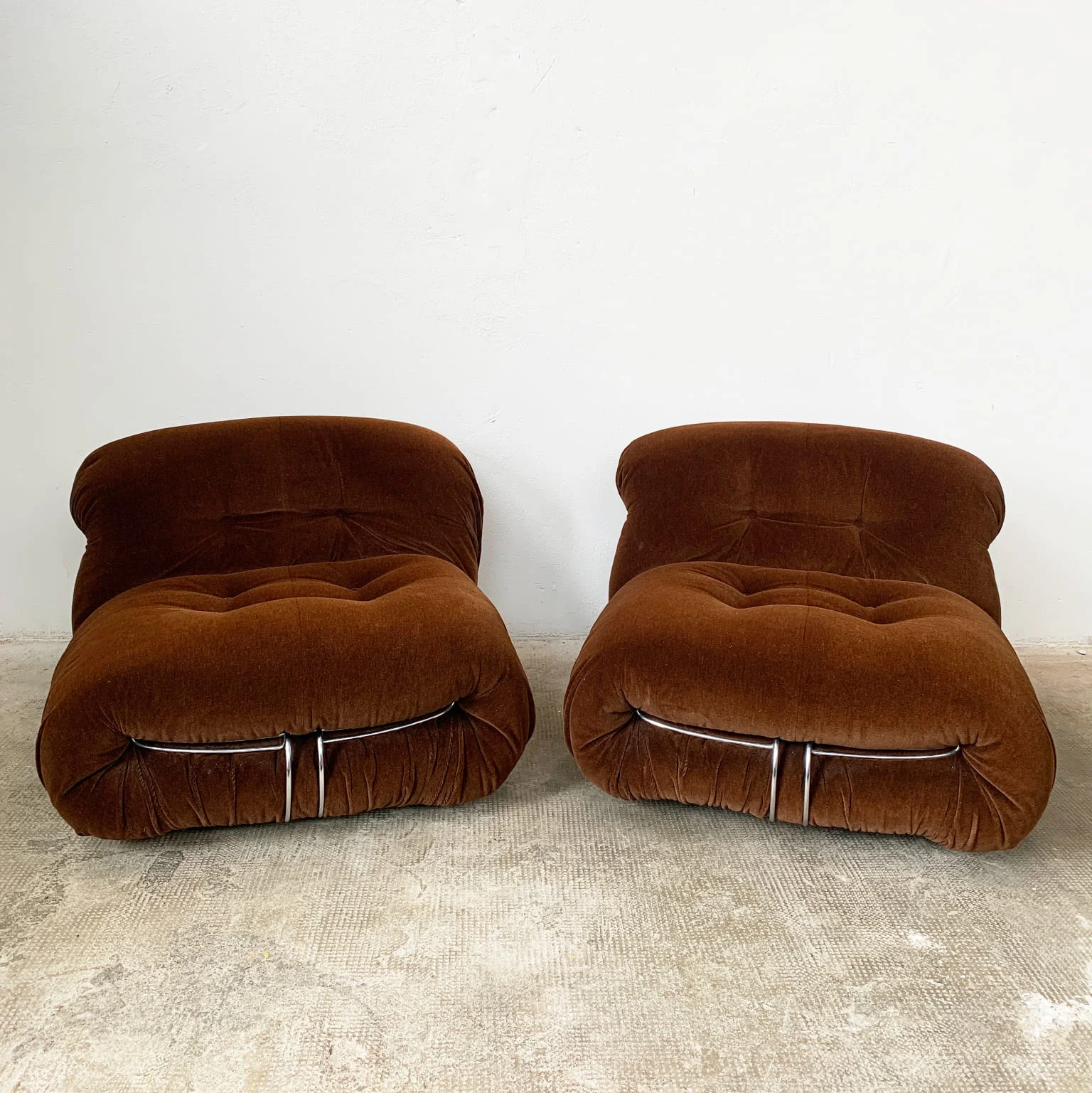 Afra e Tobia Scarpa per Cassina <br> Coppia di poltrone mod. Soriana, anni 70 - immagine 2