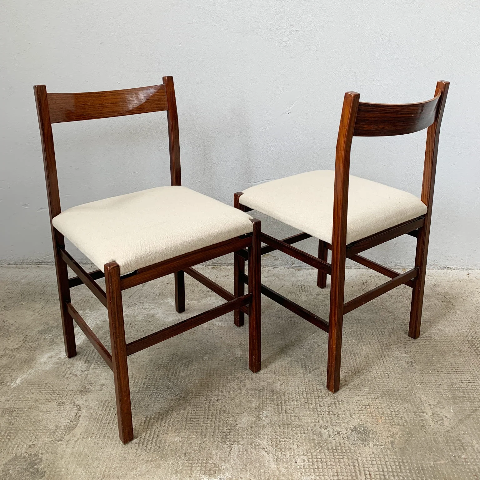 Luigi Massoni per Mobilia <br> Coppia di sedie in palissandro, anni 60 - immagine 3