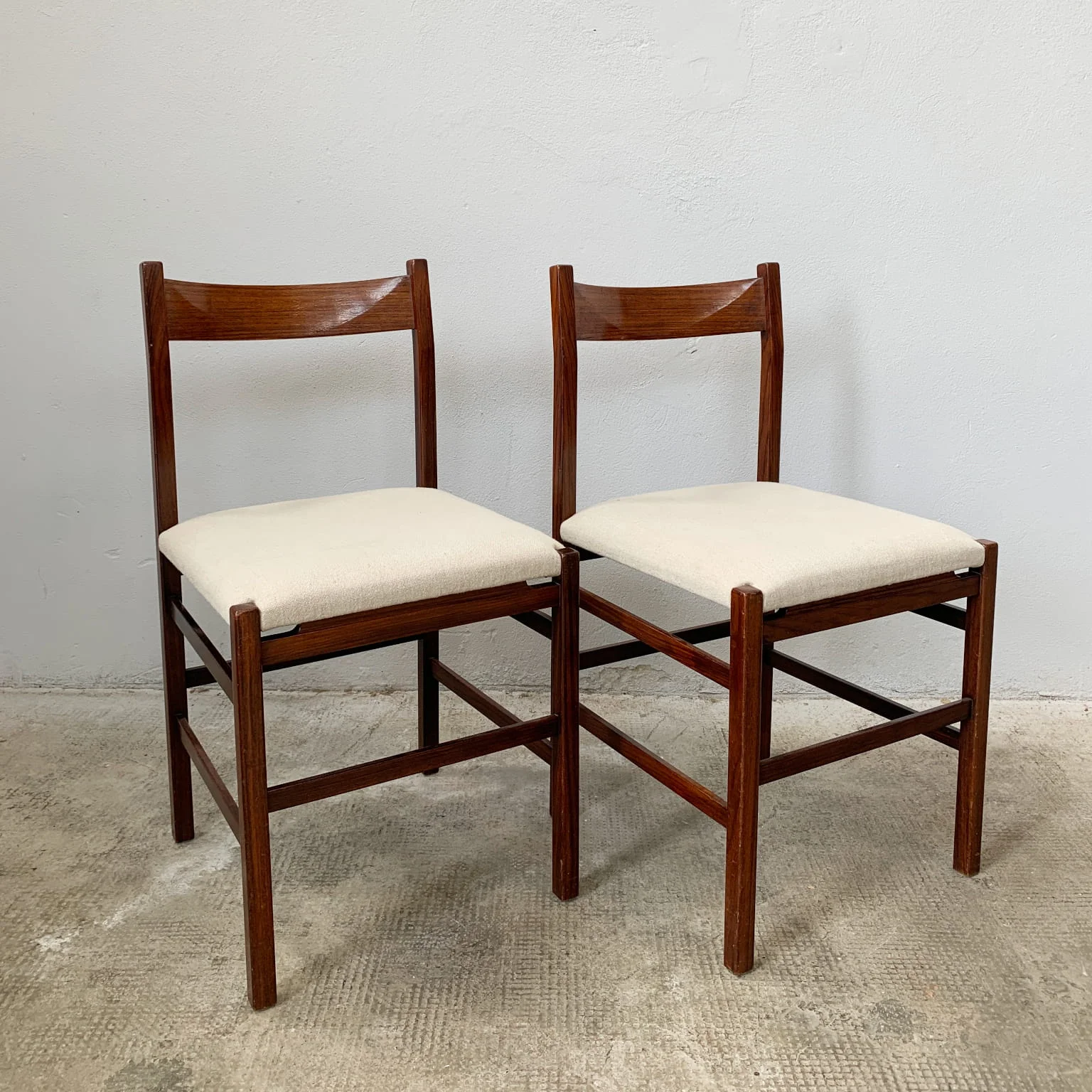Luigi Massoni per Mobilia <br> Coppia di sedie in palissandro, anni 60