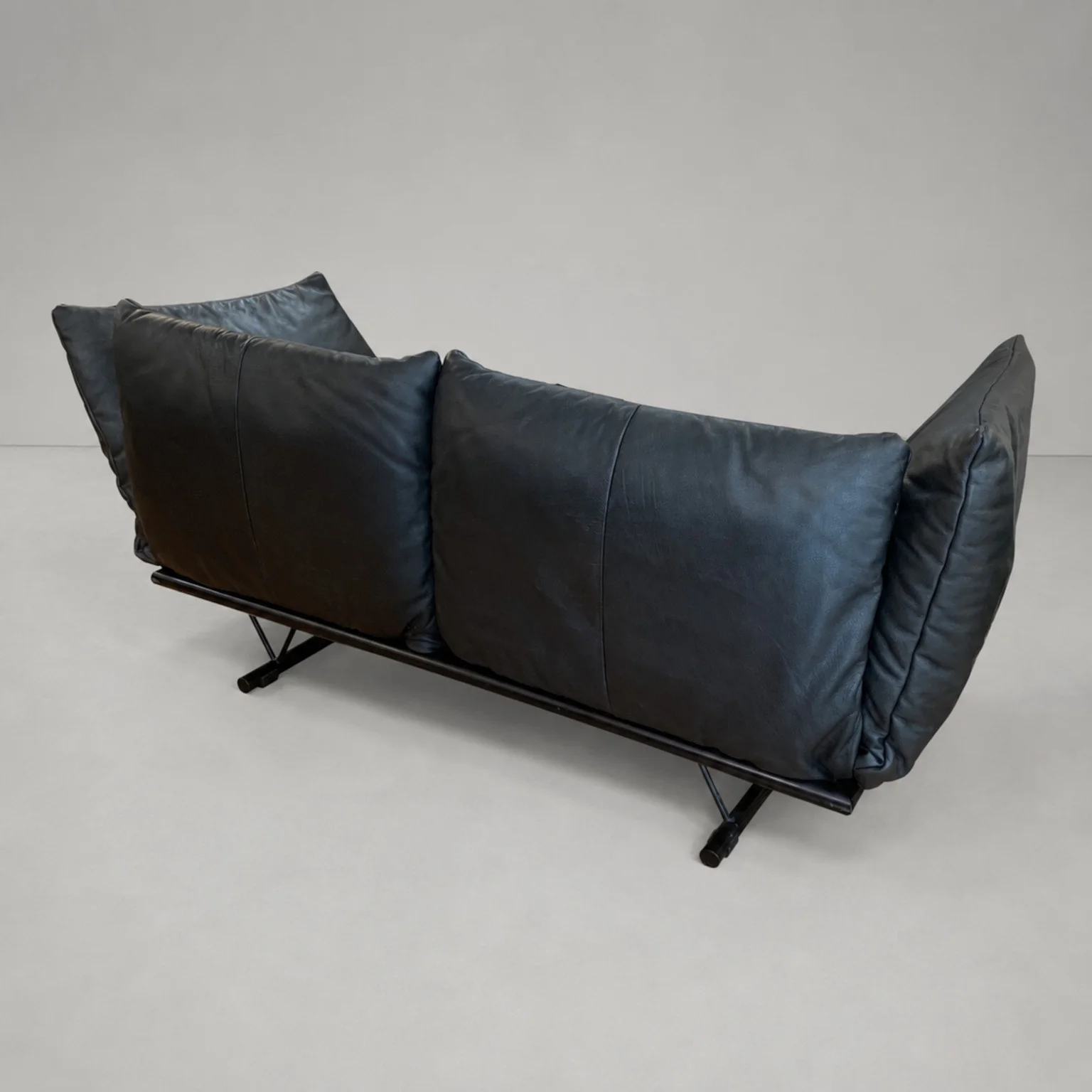 Peter Maly per Ligne Roset <br> Divano in pelle mod. Prao, anni 80 - immagine 4