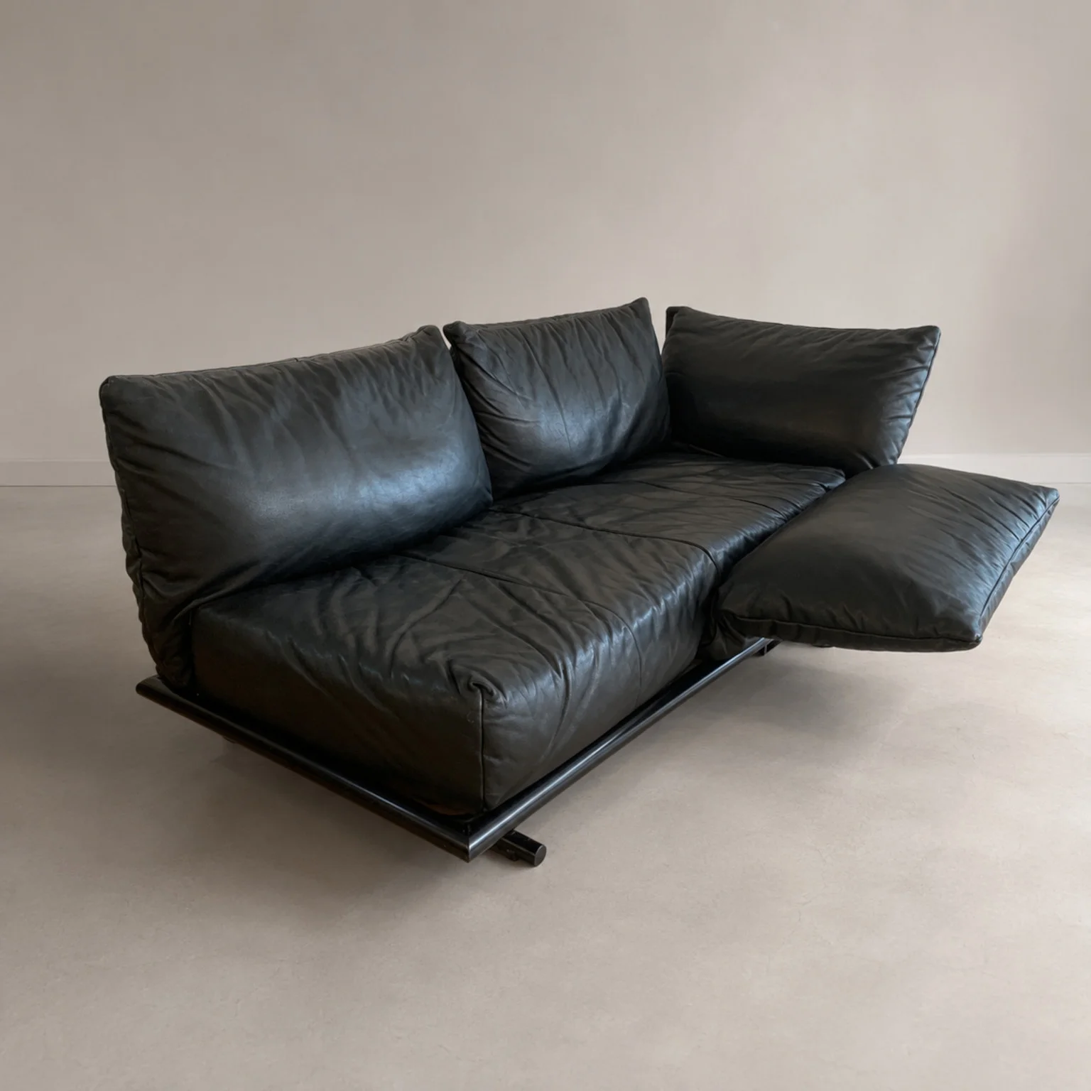 Peter Maly per Ligne Roset <br> Divano in pelle mod. Prao, anni 80 - immagine 5