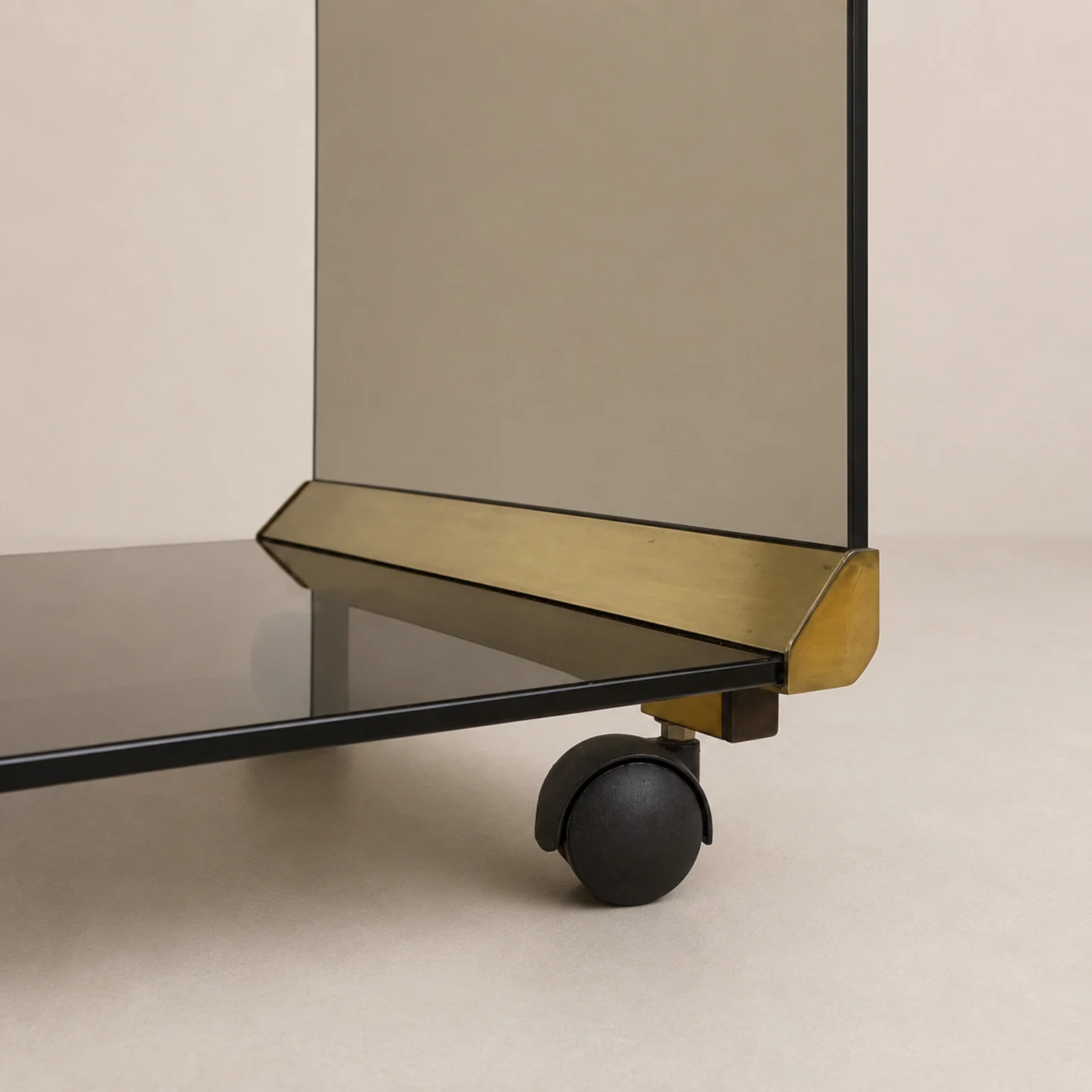 Pierangelo Gallotti per Gallotti & Radice <br> Carrello mod. George in vetro fumè, 1975 - immagine 7
