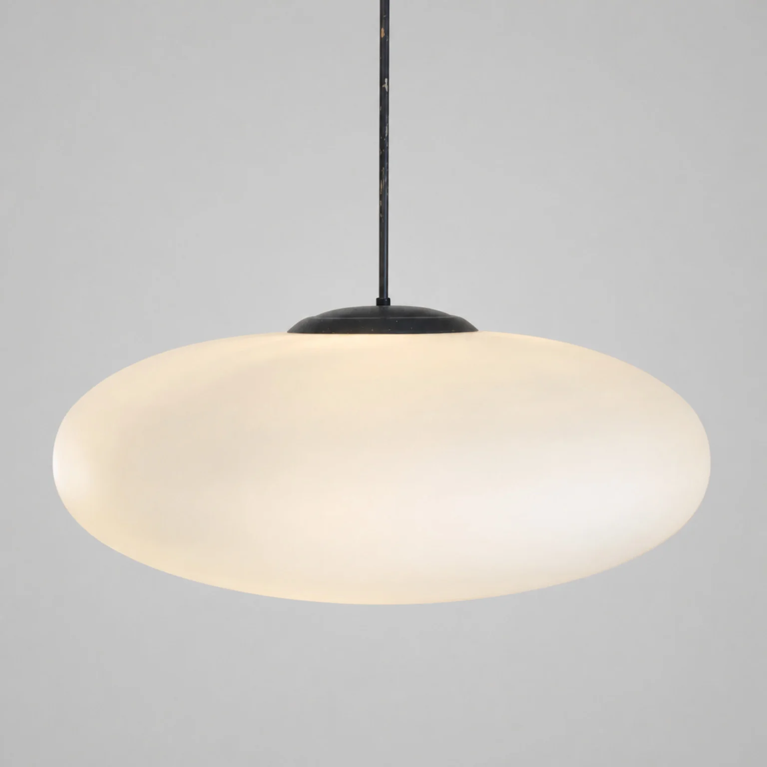 Lampada a sospensione mod. UFO <br> Produzione italiana attr. Stilnovo, anni 60 - immagine 2