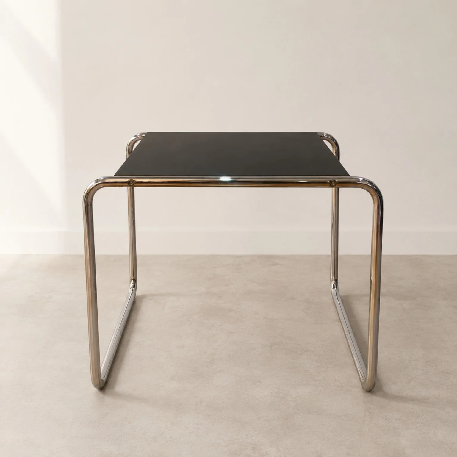 Marcel Breuer per Knoll <br> Tavolino mod. Laccio, anni 70 - immagine 2