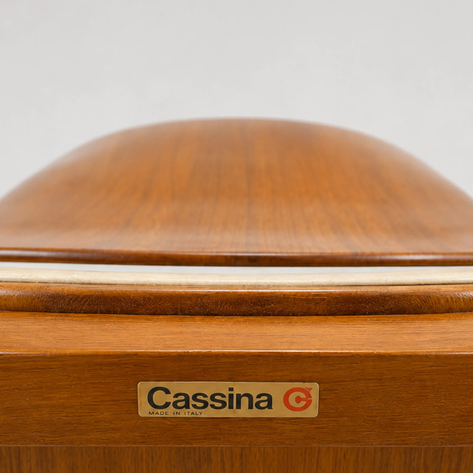 Vico Magistretti per Cassina <br> Gruppo di 6 sedie impilabili mod. 122, anni 60 - immagine 9