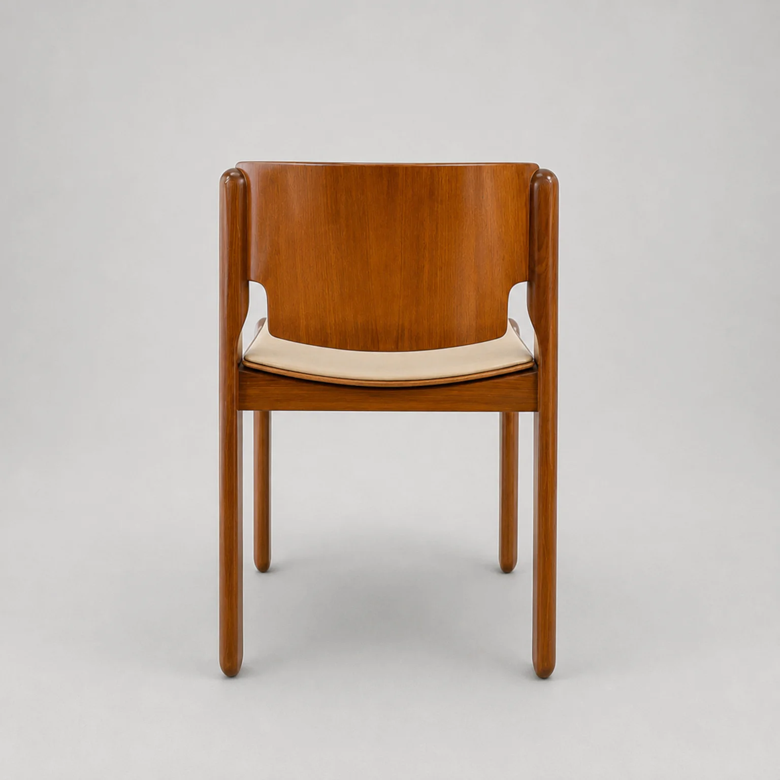 Vico Magistretti per Cassina <br> Gruppo di 6 sedie impilabili mod. 122, anni 60 - immagine 6